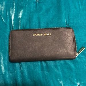 Like new Michael Kors wallet - standard size